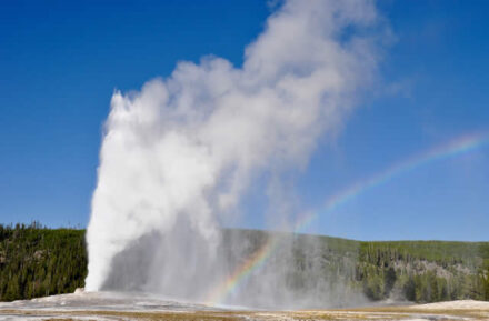 yellowstone travel guide